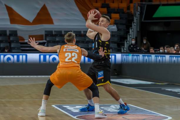 更是技艺与 更是技艺与