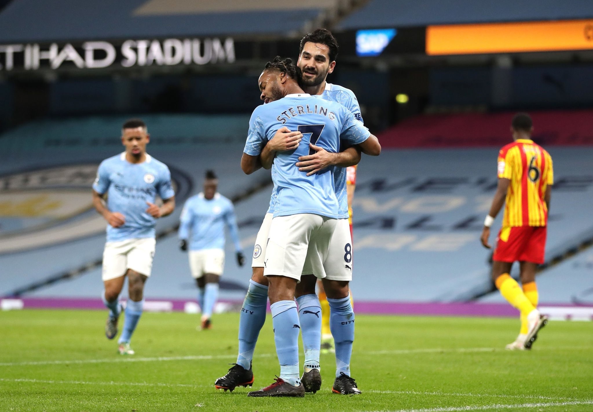 这使得他们 这使得他们